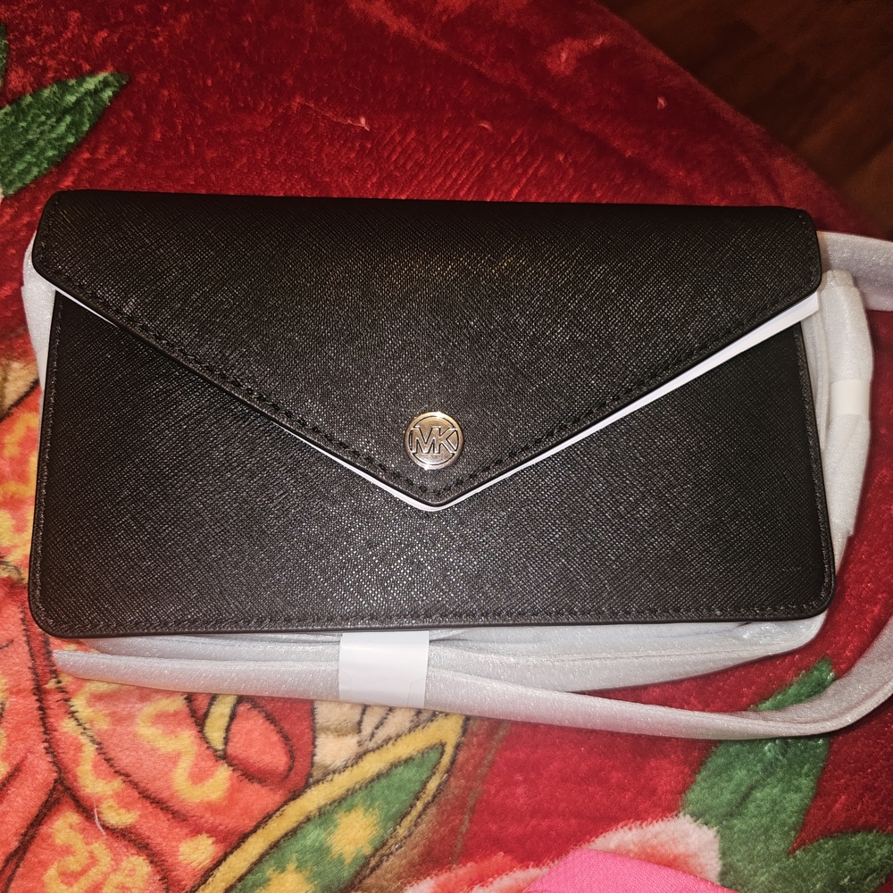 Michael Kors Black Crossbody Bag with Sleek Design